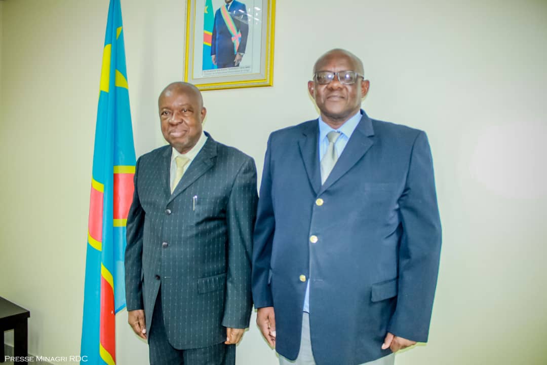 Le ministre Joseph Antoine Kasonga et l'ambasseur Abel Mxolisi Shilubane