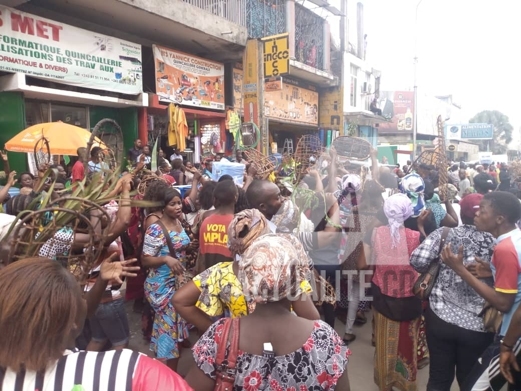 Kinshasa : près de 200 femmes ont manifesté contre la vente du marché de l’ex ONATRA