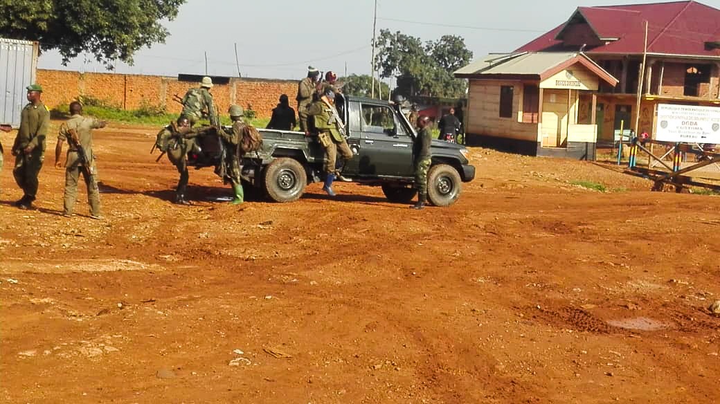 Déploiement de l'Armée sur place.