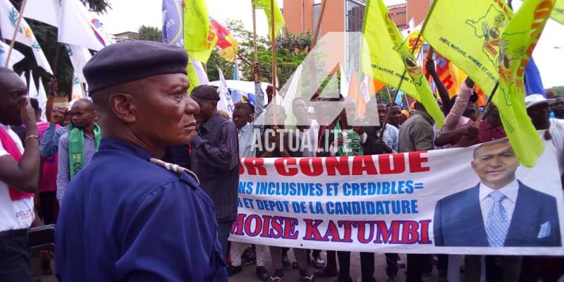 Militants d'Ensemble devant la Cour Suprême (Photo ACTUALITE.CD)