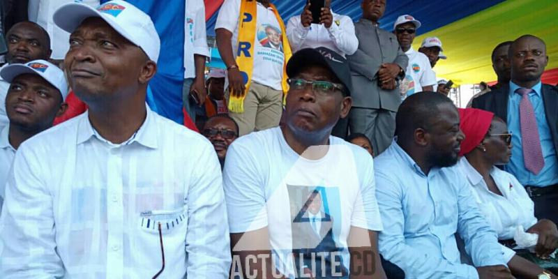 Le candidat du FCC, Ramazani Shadary, et le ministre de l'Intérieur, Henri Mova, lors du meeting de la plateforme du pouvoir au Stade Tata Raphaël / Ph. Christine Tshibuyi