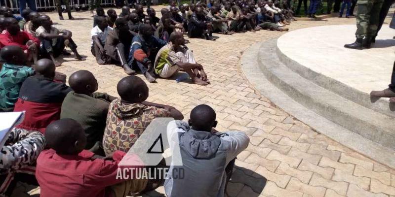 Des miliciens rendus, capturés et des extradés du Burundi présentés par l'armée à Bukavu