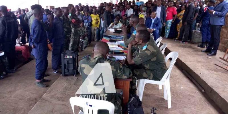 Deux policiers en comparution au tribunal militaire à la place de l'indépendance, à Bukavu/Ph. Justin Mwamba