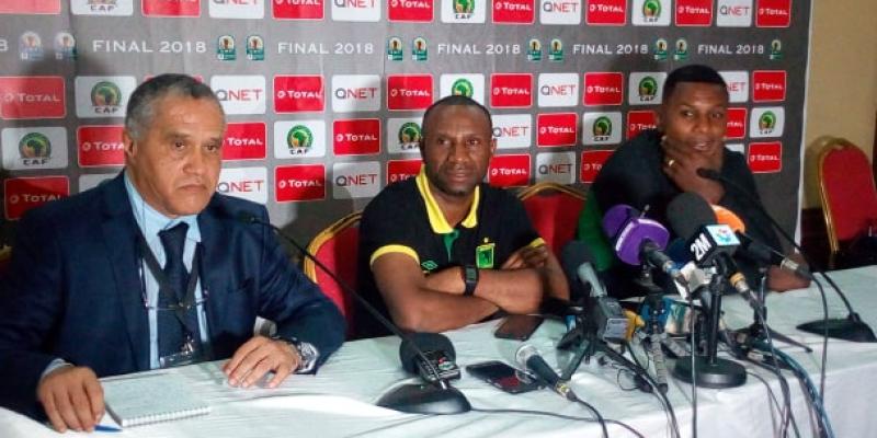 Nelson Muunganga, capitaine de l'As Vclub en compagnie de l'entraineur, Florent Ibenge lors de la conférence de presse d'avant match/Ph. Michel Tobo