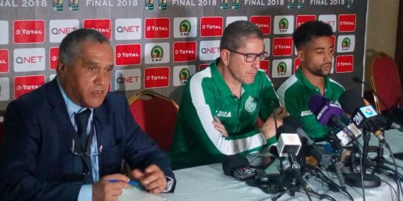 Juan Garrido, entraineur de Raja Club Athletic de casablanca en compagnie de son capitaine/Ph. Michel Tobo