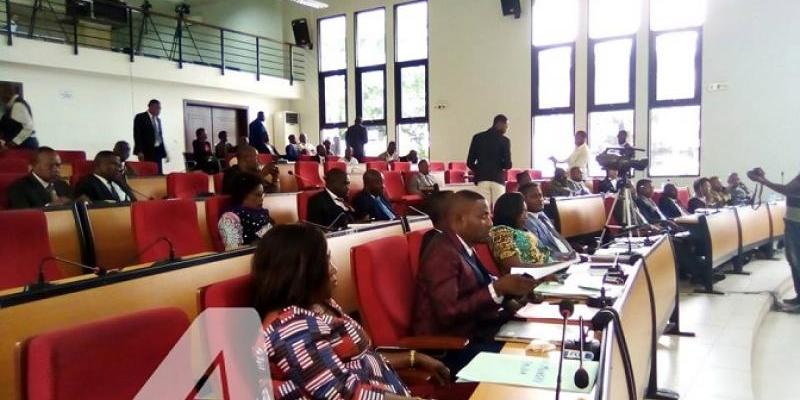 Les députés provinciaux lors de la plénière à l'assemblée provinciale de Kinshasa