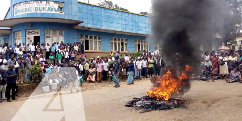 Manifestation des marchands de Kadutu à la mairie de Bukavu contre la spoliation de leur marché/pH Justin Mwamba ACTUALITE.CD