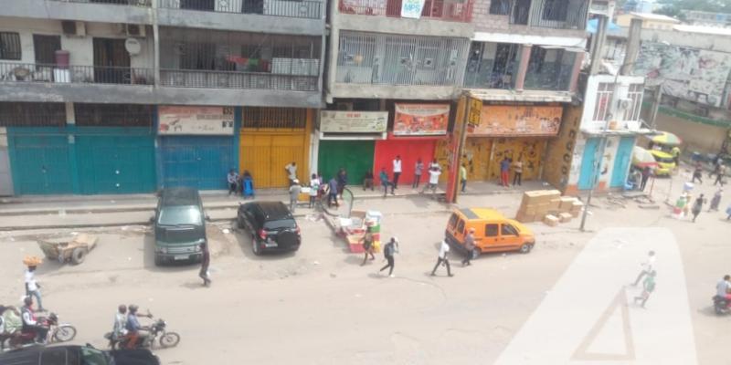 Les commerces des indo-pakistanais au Marché central de Kinshasa/Ph. Fonseca Mansianga