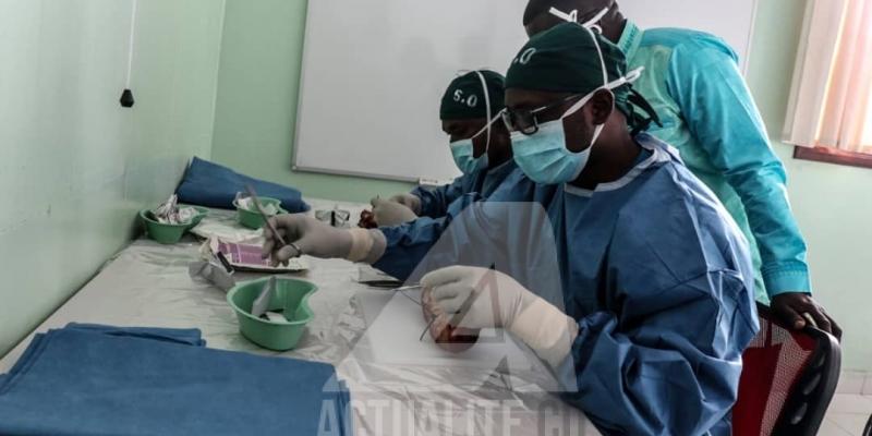 Un médecin en formation au centre Espoir à Heal Africa.