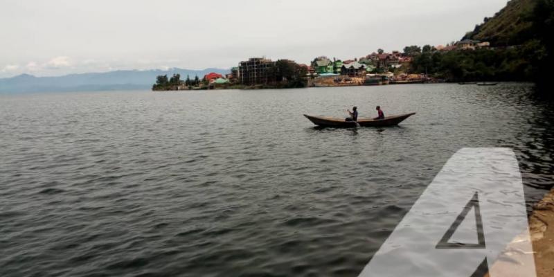 Une vue du lac Kivu prise à partir du port de Goma lors de la recherche de quatre des personnes noyées à bord d'un véhicule qui a fini sa course dans les eaux/Ph Jonathan Kombi ACTUALITE.CD