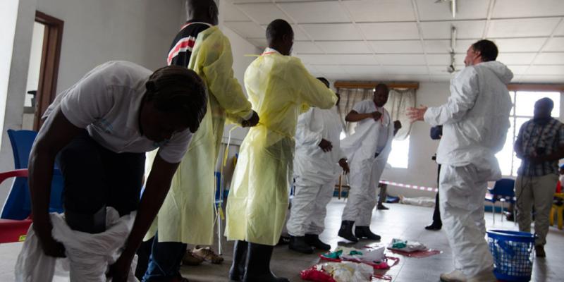  formation des agents Sanitaire  contre Ebola ./Ph . droits tiers 