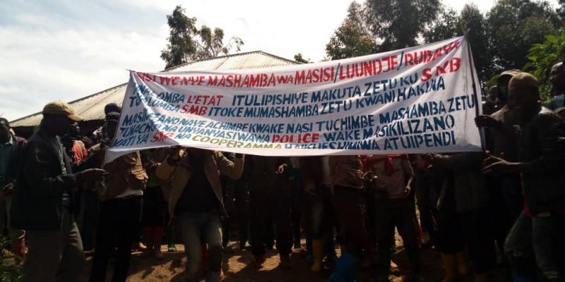 Des creuserus manifestent à Rubaya / Ph. Jonathan Kombi 