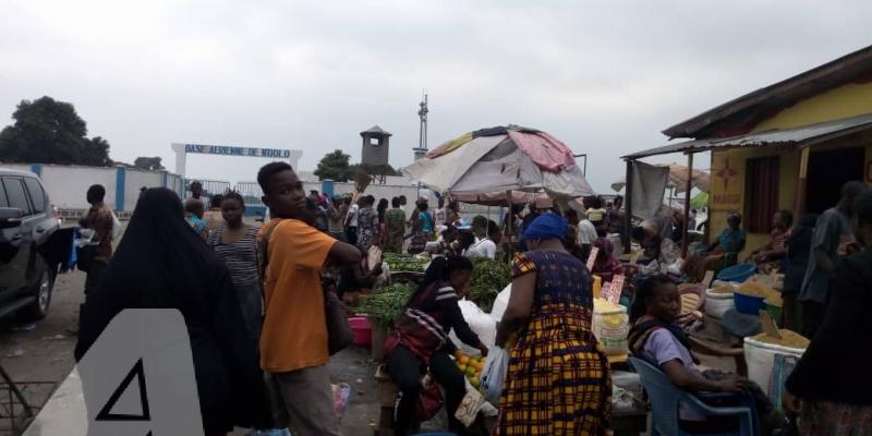 Vendeuses au marché Zigida de Kinshasa.