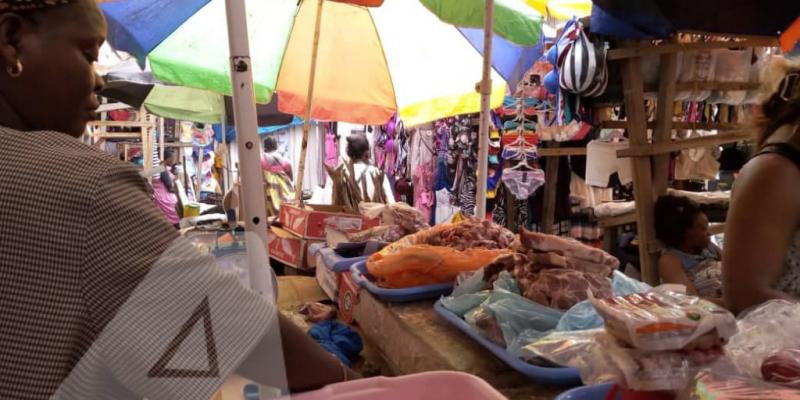 Vendeuse au marché central