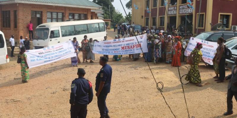 Maniema: une cinquantaine des femmes leaders  ont manifesté dans les installations du gouvernorat