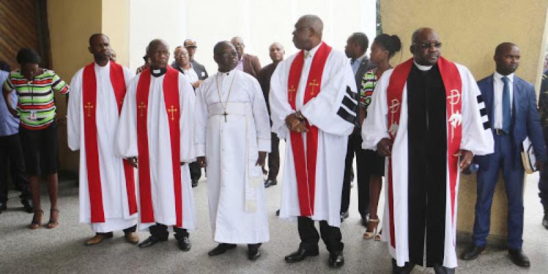 Dr. André BOKUNDOA-bo-LIKABE et le staff de l'ECC. Ph. Radio Okapi