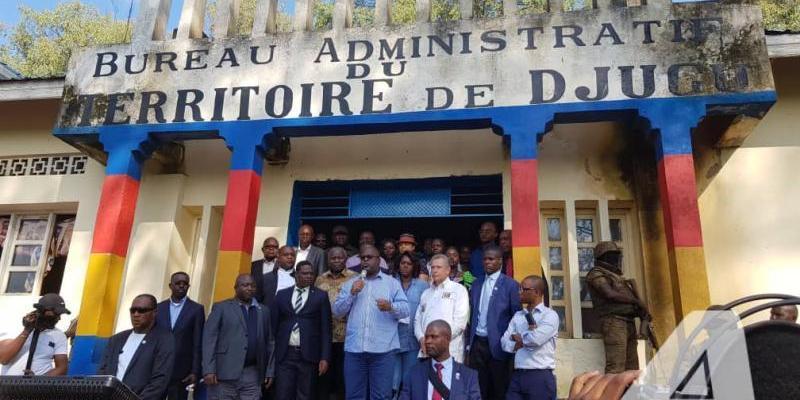 Félix Tshisekedi devant le bureau du territoire de Djugu. Ph/ACTUALITE.CD.