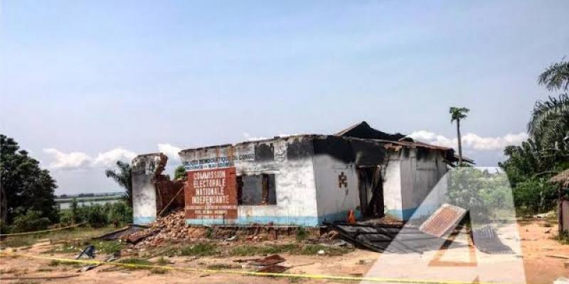 Le siège de la CENI incendié à Yumbi. 