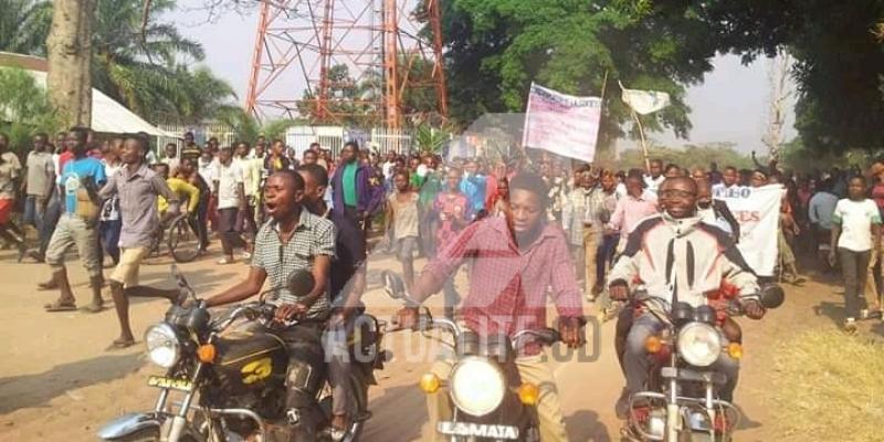 La marche de la société civile contre le Gouverneur de Lomami à Kabinda