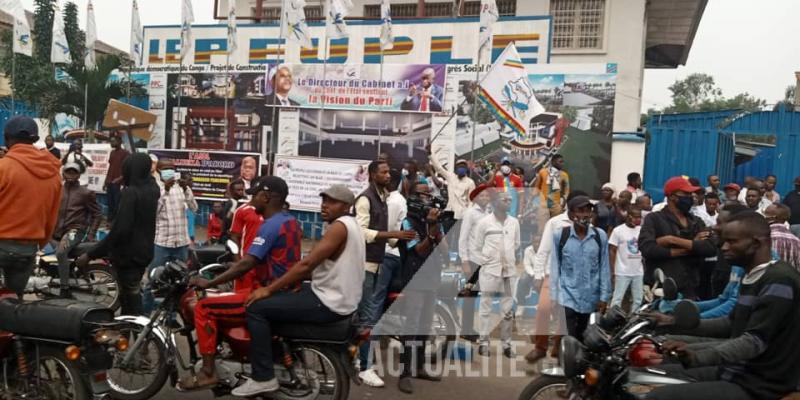 Les militants de l'UDPS rassemblés au siège du parti à Limete débutent la marche anti-Malonda/Ph ACTUALITE.CD