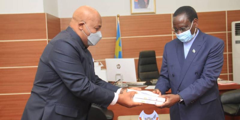  Premier Ministre Ilunga Ilunkamba et le fondateur de l'Université Technologique Bel Campus, Léopold Bossekota. Ph/droits tiers