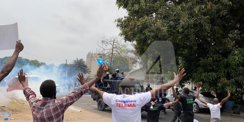 la manifestation des mouvements citoyens LUCHA et FILIMBI dispersée à coups de gaz lacrymogènes/Ph. ACTUALITE.CD