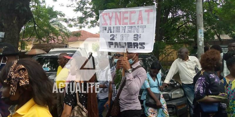 Les syndicats des enseignants lors d'une manifestation devant le ministère de l'EPST à Kinshasa/Ph ACTUALITE.CD