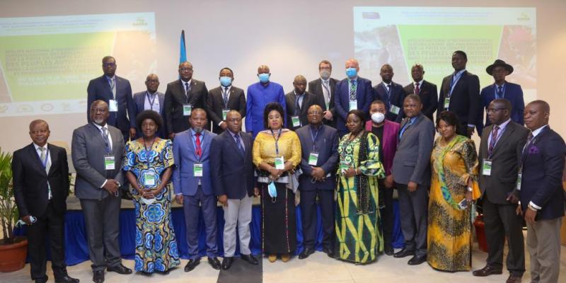  la photo de famille prise au lancement des travaux entre les députés et sénateurs membres du REPAR-RDC, les délégués de la GIZ, de la COMIFAC et du BGF 