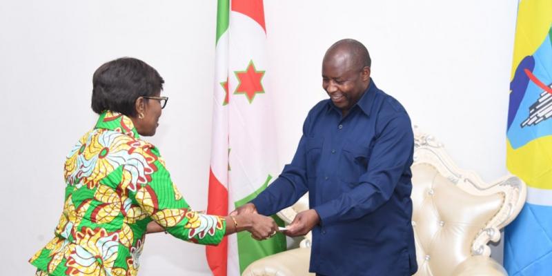 Evariste Ndayishimiye recevant Marie Ntumba Nzeza