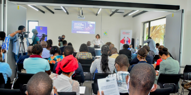 Présentation des projets des gagnants des hackathons organisés par Internews pour la défense et la promotion des droits de l'homme en RDC/Ph droits tiers