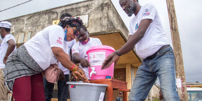 Point de lavage de mains pour lutter contre Ebola/ Ph droits tiers