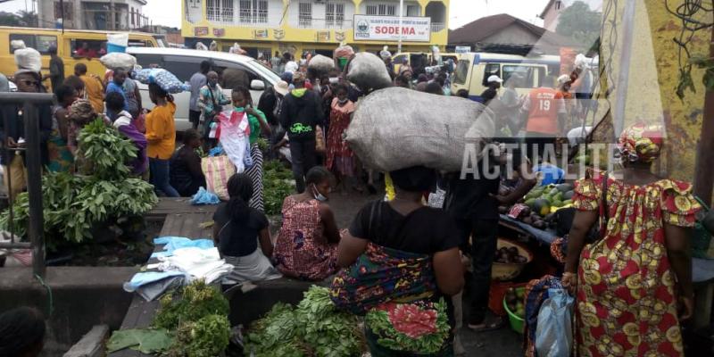 RDC/Couvre-feu: « j’ai passé ma nuit dans un dépôt », des vendeuses témoignent