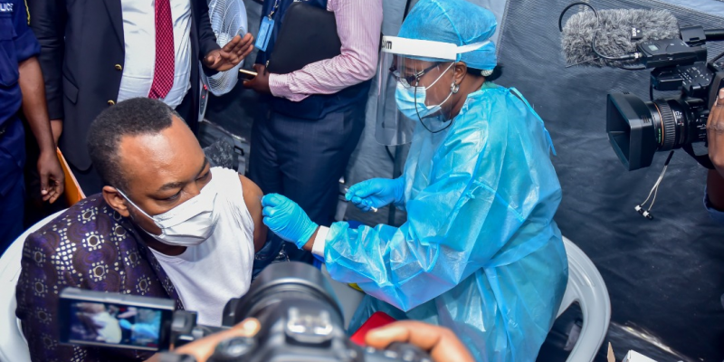 Dr Eteni Longondo, ministre de la Santé