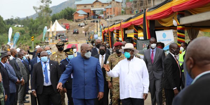 Félix Tshisekedi et Yoweri Museveni ce 16 juin 2021 à Mpondwe en Ouganda/Ph ACTUALITE.CD 