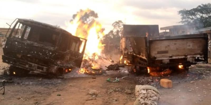 Illustration. Des camions incendiés à Boga-centre lors d'une attaque armée/Ph. droits tiers 