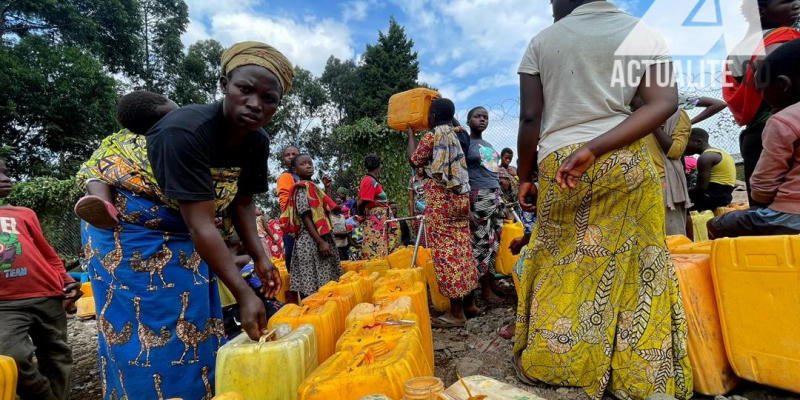 Les habitants de Goma sinistrés s'approvisionnent en eau/Ph. ACTUALITE.CD