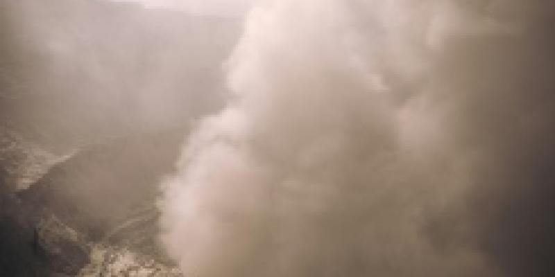 Fumée au volcan Nyiragongo