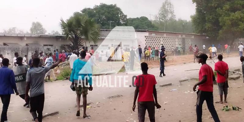 Manifestation des étudiants de l'UNIKIN pour dénoncer le meurtre de leur collègue/Ph. ACTUALITE.CD