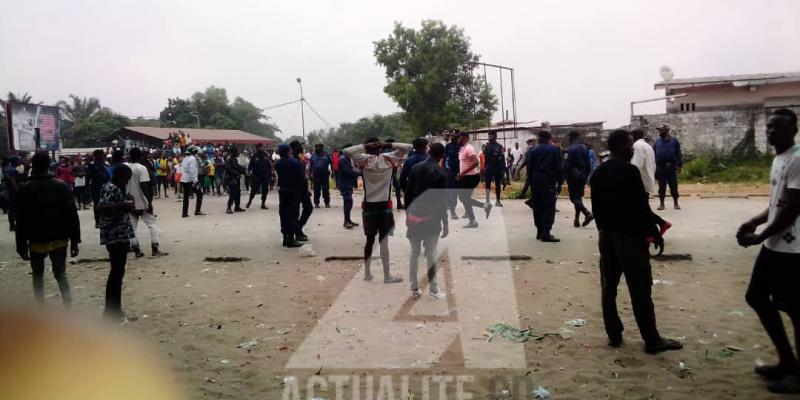 Manifestation des étudiants de l'UNIKIN pour dénoncer le meurtre de leur collègue/Ph. ACTUALITE.CD