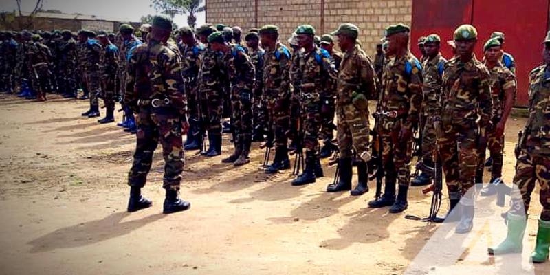 Les militaires congolais lors d'une parade à l'état-major à Beni