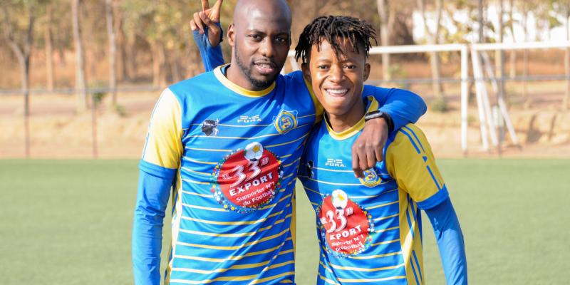 Youssouf Mulumbu sous le maillot du FC saint Eloi Lupopo