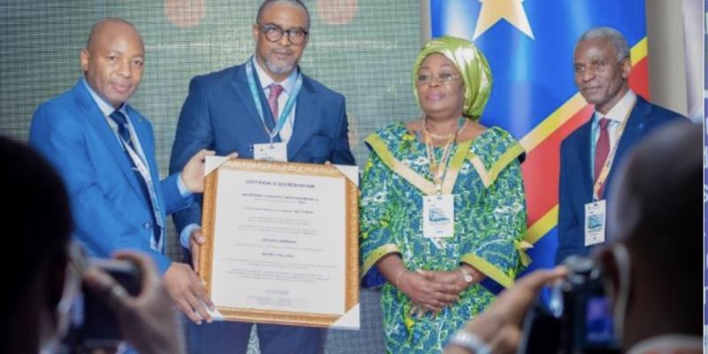 Présentation du certificat d’accréditation du laboratoire d'analyse environnementale de l'Université de Lubumbashi (UNILU)