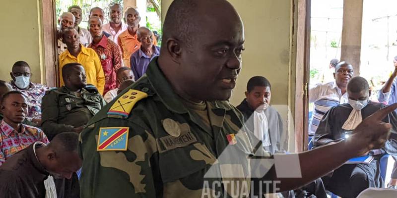 Le colonel Jean de Dieu Mambweni à la barre au procès sur le meurtre des experts de l'ONU