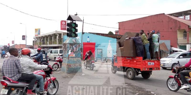 A la hauteur du Rond-point Terminus ULPGL sur la route Goma-Sake