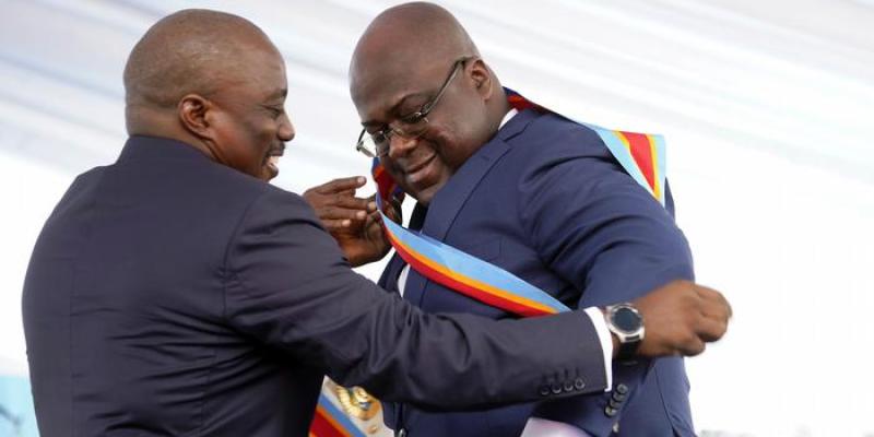 Joseph Kabila et Félix Tshisekedi lors de la passation de pouvoir.