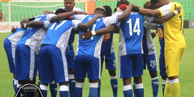 L'équipe de Mazembe lors d'un match contre Coton sport de Garoua au Roumdé Adjia stadium 