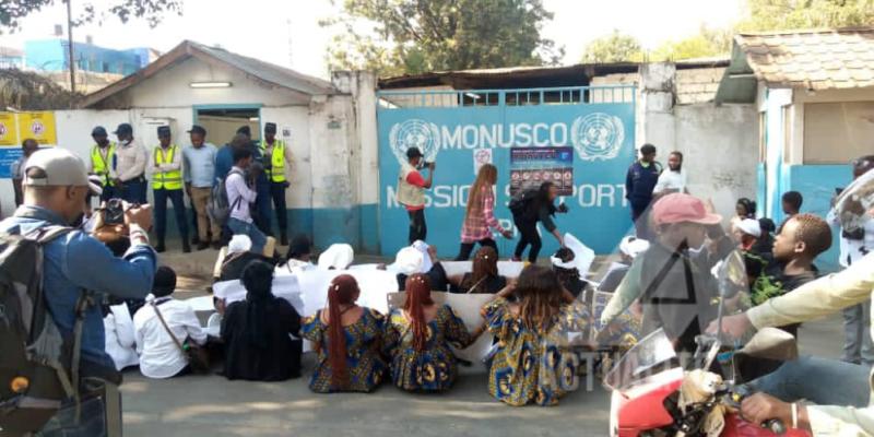 Les manifestantes devant le QG de la Monusco à Goma