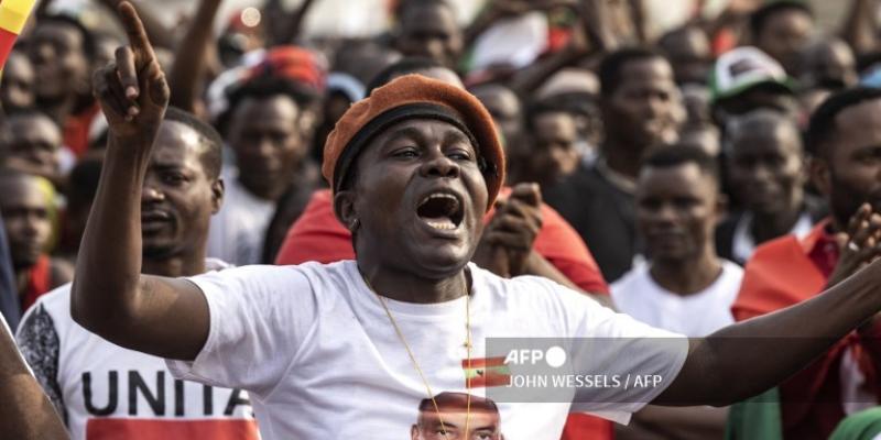 Les partisans du parti d'opposition UNITA en Angola