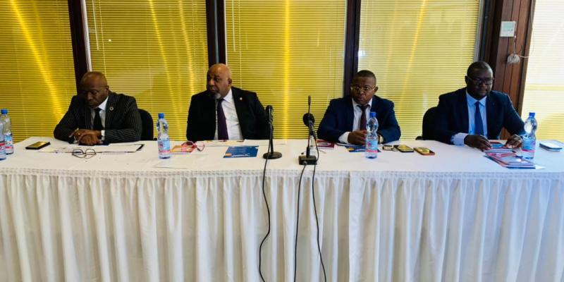 De G à D : Mpanu Mpanu Tosi, Directeur de Conformité et HSSE à l'EGC, Takis Kumbo Jean-Dominique, DG de l'EGC, Kazadi Tshibangu Elisée, DGA de l'EGC, Kitobo Pierrot, Administrateur à l'EGC