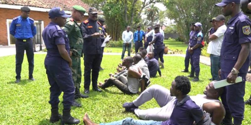 Des présumés bandits présentés au gouverneur du Nord-Kivu par la Police 